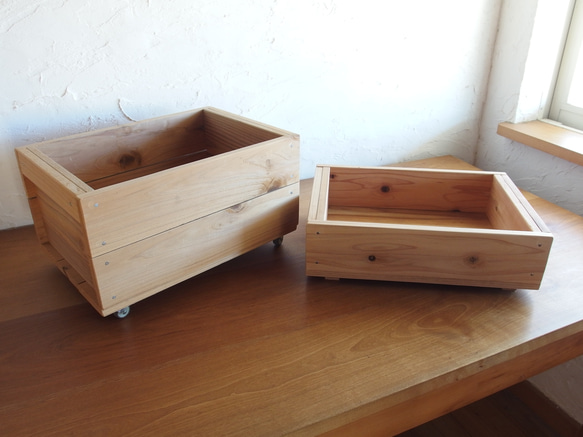 コロ付きりんご木箱　積み重ね式(浅型) 2枚目の画像