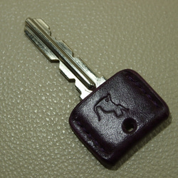 猫刻印のキーカバー　ルガト紫 3枚目の画像