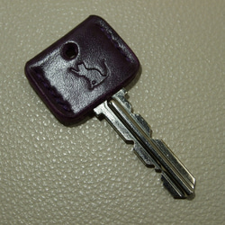 猫刻印のキーカバー　ルガト紫 2枚目の画像