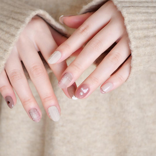 ♡ピンクチェックとチークネイル♡ ネイルチップ　ハンドメイド ♡ハートのチークネイル♡ ネイルチップ（つけ爪） jun❤︎nail 通販