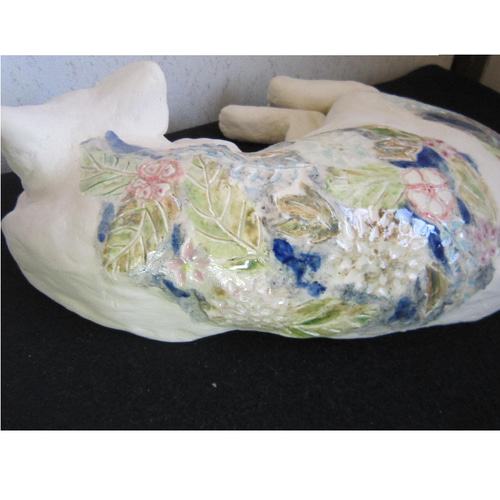 寝てる猫　陶器製置物　【作者不明】 花寝猫 大 1点物 陶器 縁起物 猫 置物 c29 招き猫 すず音窯 通販