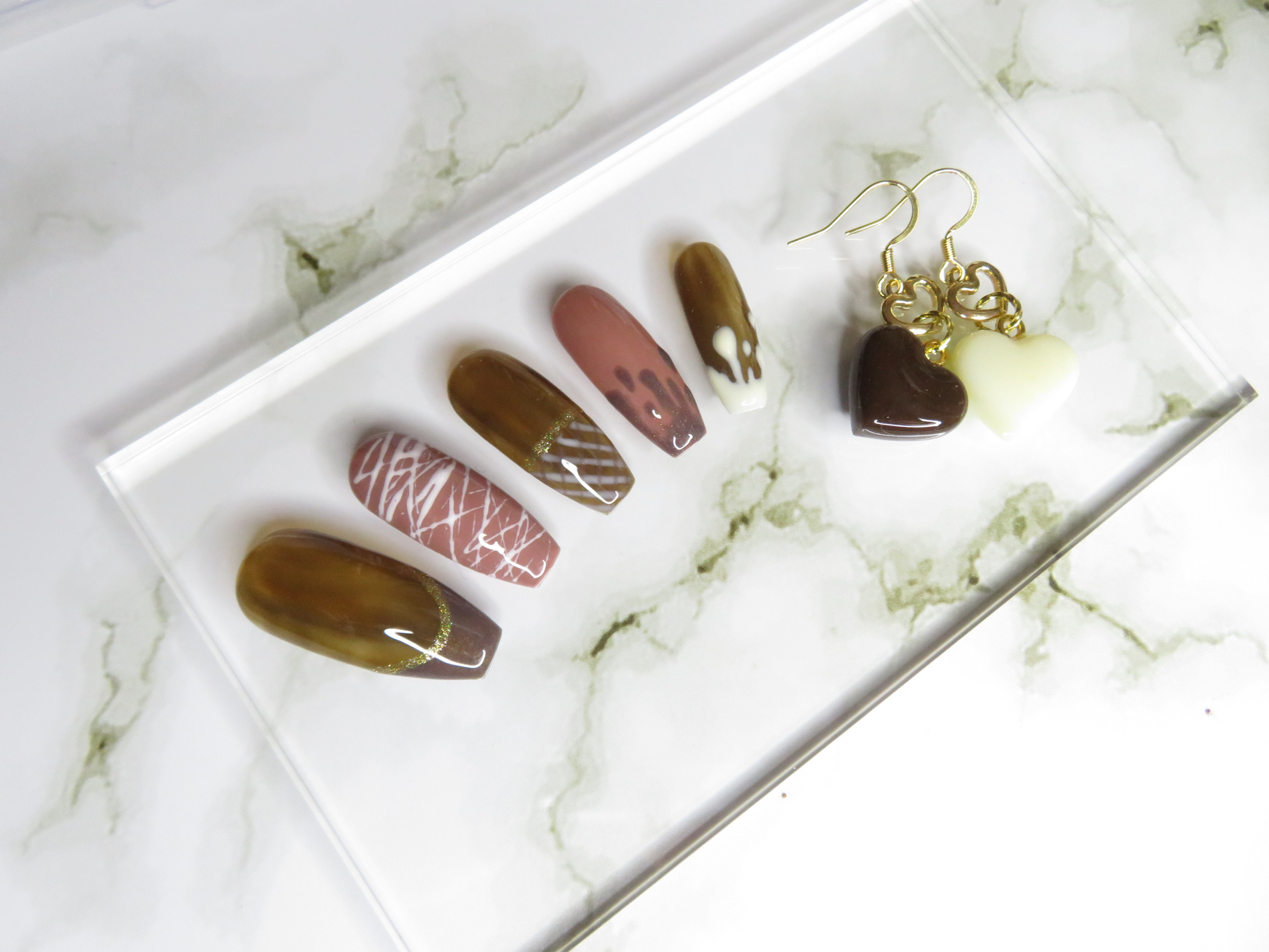 ショコラティエネイルチップとピアスまたはイヤリングセット