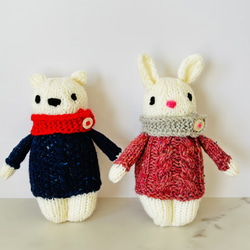 くまのぼうぐるみ　ネイビーケーブルセーター　赤マフラー　あみぐるみ　スウェーデンドール　スウェーデン編み人形 8枚目の画像