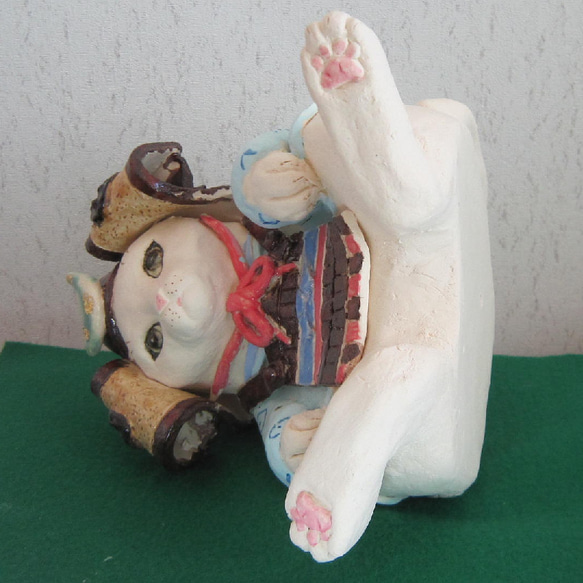 武将猫　五月人形　鎧　兜　スコ座り1点物　陶器　縁起物置物　招き猫　c30 9枚目の画像