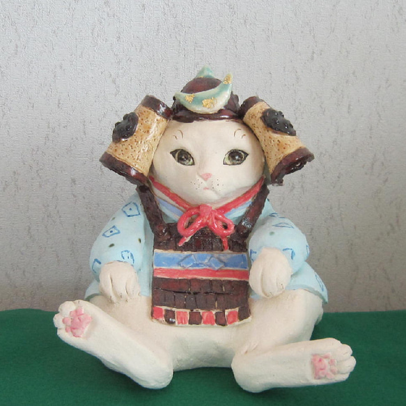 武将猫　五月人形　鎧　兜　スコ座り1点物　陶器　縁起物置物　招き猫　c30 1枚目の画像