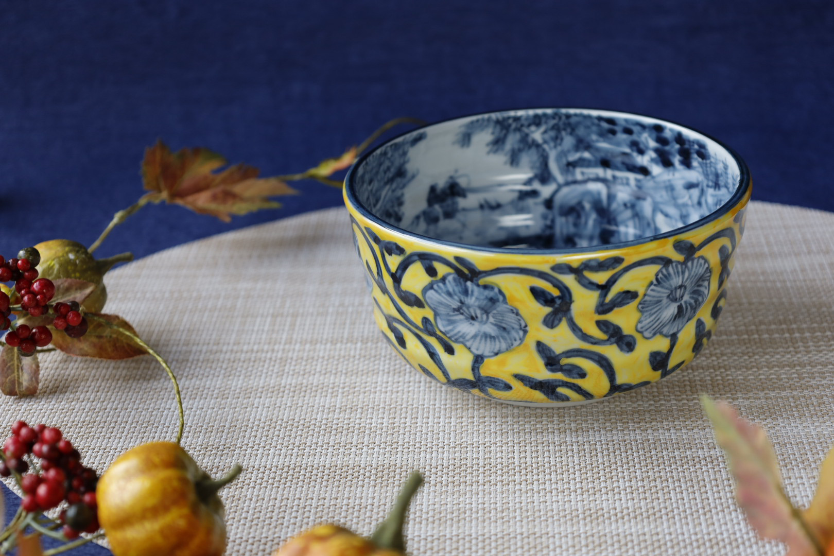 黄地唐草内山水５寸鉢