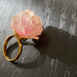 指輪（フラワーリング）: 牡丹 （淡い牡丹色）ープラバン花アクセサリー 7枚目の画像
