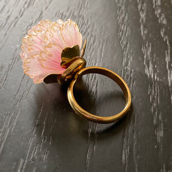 指輪（フラワーリング）: 牡丹 （淡い牡丹色）ープラバン花アクセサリー 5枚目の画像