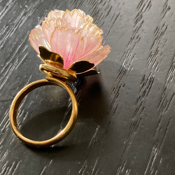 指輪（フラワーリング）: 牡丹 （淡い牡丹色）ープラバン花アクセサリー 6枚目の画像