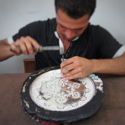 ペルシャの銅皿　飾り皿（ガラムザニー）Φ15ｃｍ【GHALAM ZANI -031】 6枚目の画像