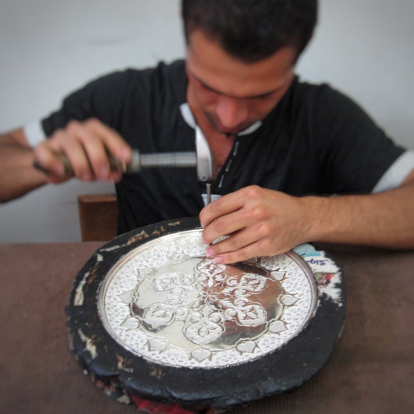 ペルシャの銅皿　飾り皿（ガラムザニー）Φ15ｃｍ【GHALAM ZANI -032】 6枚目の画像