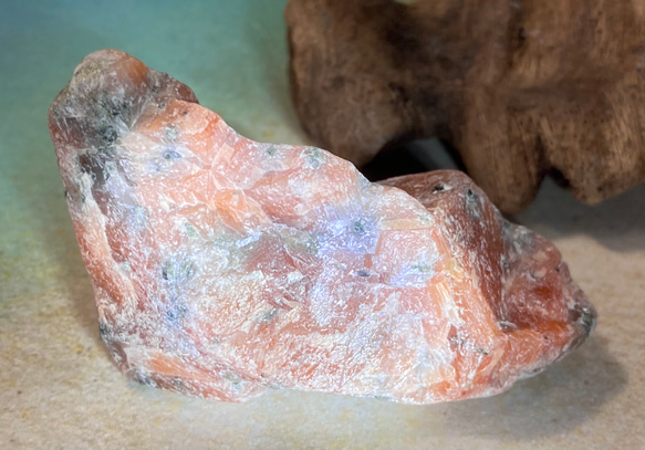 生命力の石✨　オレンジ カルサイト ラフストーン　原石 1枚目の画像