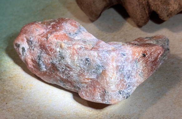 生命力の石✨　オレンジ カルサイト ラフストーン　原石 3枚目の画像
