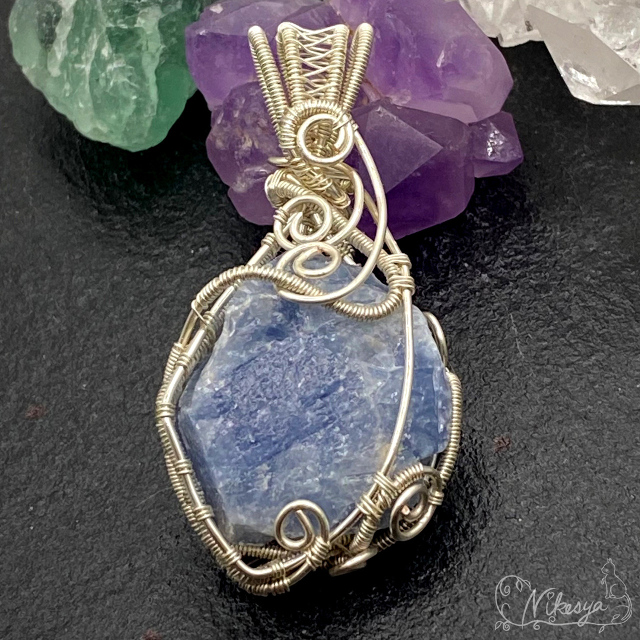 【ワイヤーアクセサリー】ブルーカルサイト原石のペンダントトップ【送料無料】