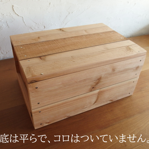 【フランス製】木製リンゴ型の小物入れ フランス製】木製リンゴ型の小物入れ