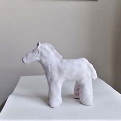 紙粘土人形 白い馬 3枚目の画像