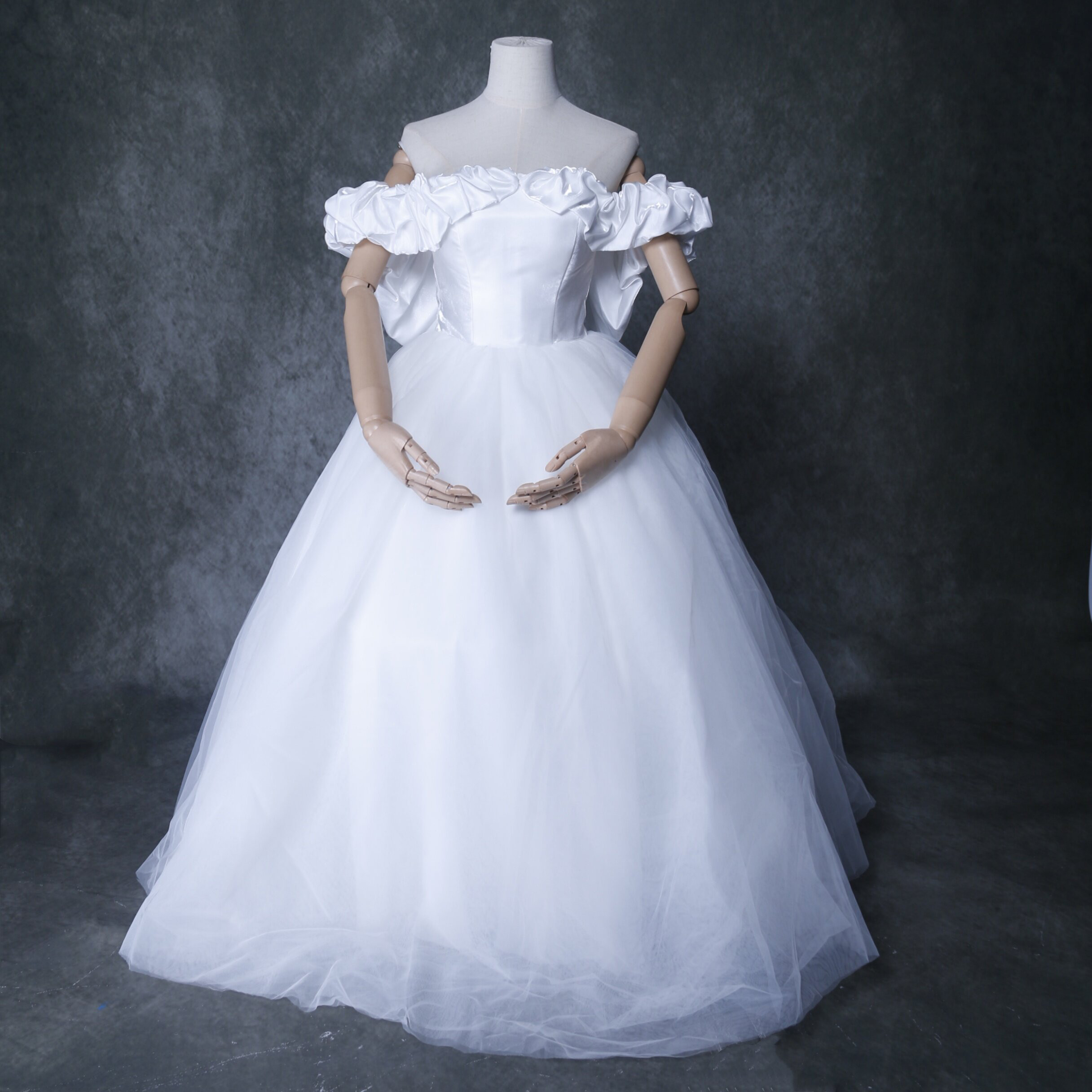 高品質！ウェディングドレス  光沢サテン  編み上げ  オフショルダー  ラッフルフリル  床付く  花嫁 二次会