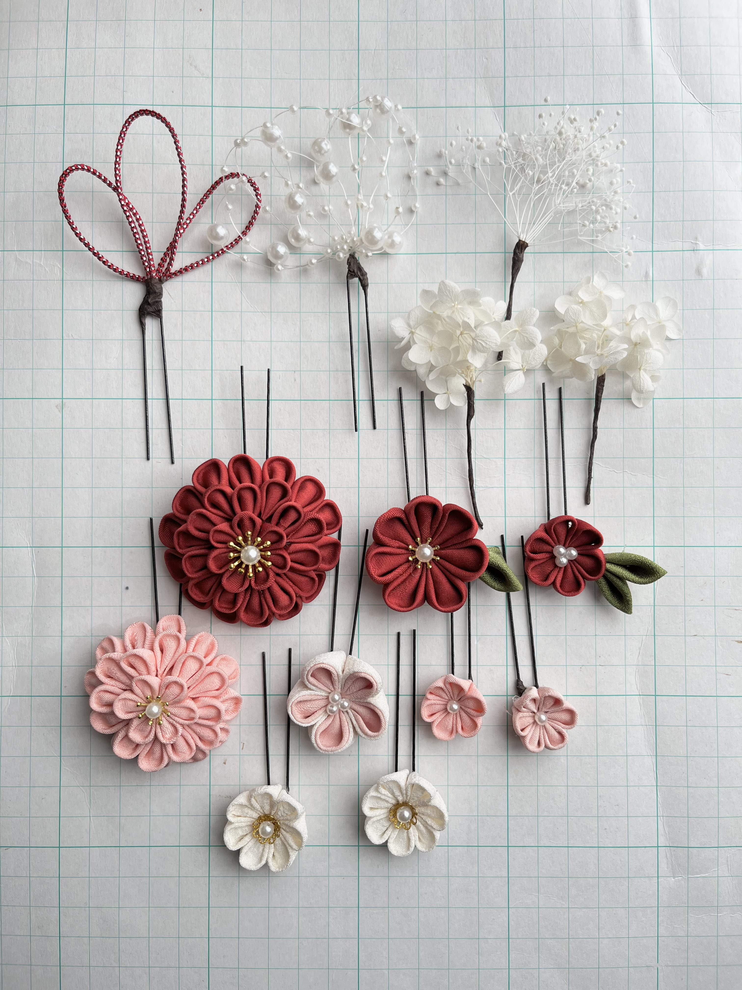 【受注製作】101 和装髪飾り　赤　ピンク　つまみ細工　結婚式　成人式　成人式　卒業式　袴　ちょい足し　かすみ草