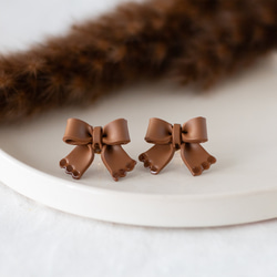 【冬季限定】フリル リボンピアス/イヤリング / ミルクチョコレート 5枚目の画像