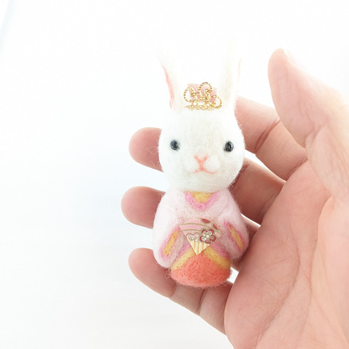 羊毛フェルト うさぎの女の子 白鳥のヒナ スズラン 人気作家様 突き放す