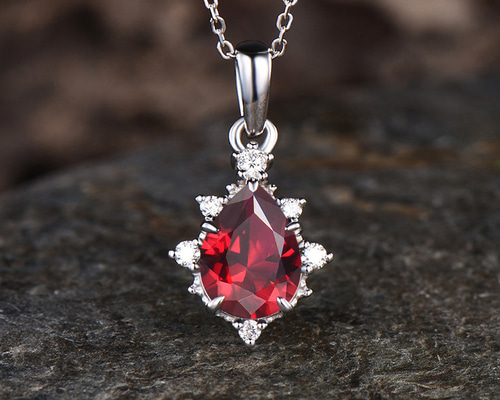 ヴィンテージ風 赤色宝石 ペンダント f56522e88a6a14bfd76063a194c5a5