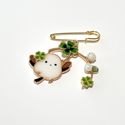 四つ葉のクローバーとシマエナガのブローチ ブローチ soeur fleur 通販