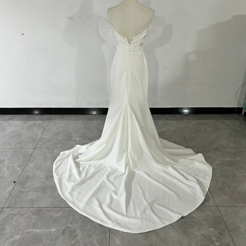 フランス風 ウエディングドレス オフホワイト オフショルダー 胸元  