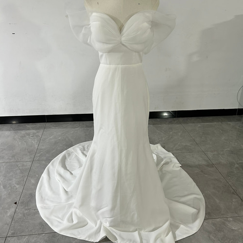 フランス風 ウエディングドレス オフホワイト オフショルダー 胸元  