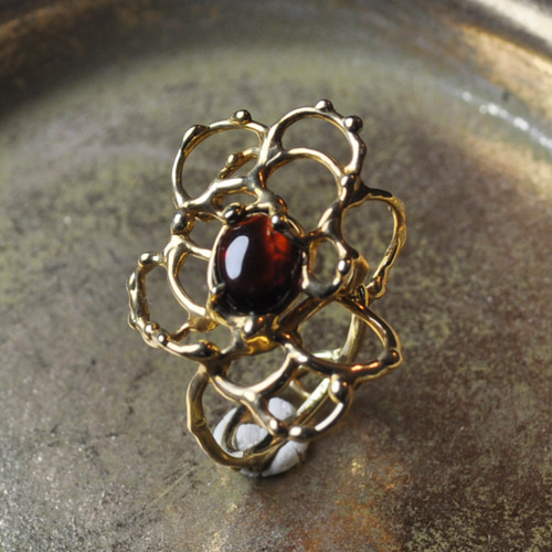 Silver925（18金メッキ）・ガーネットの指環：《カーバンクル