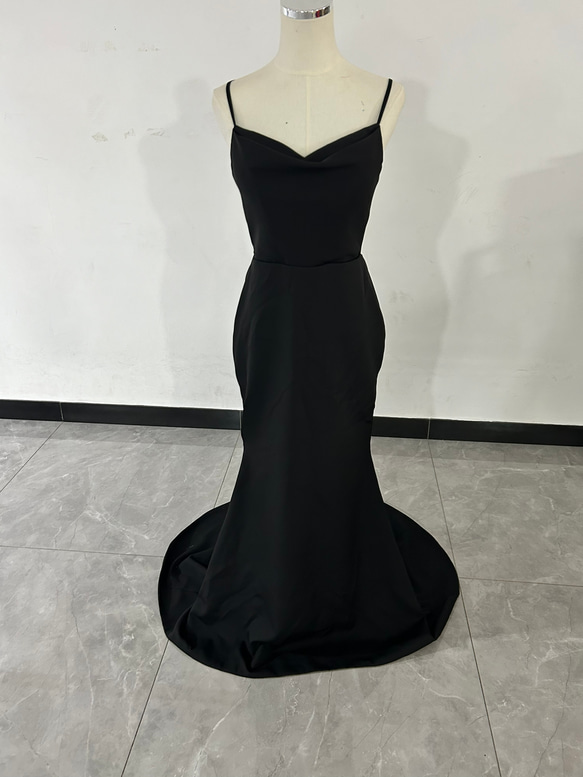 スレンダーライン パーティードレス ブラック 背中見せ キャミソール  