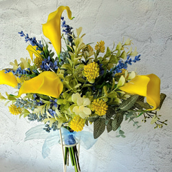 黄色のカラーと青い小花の花束スワッグ*約40cm*『Creema限定』 6枚目の画像