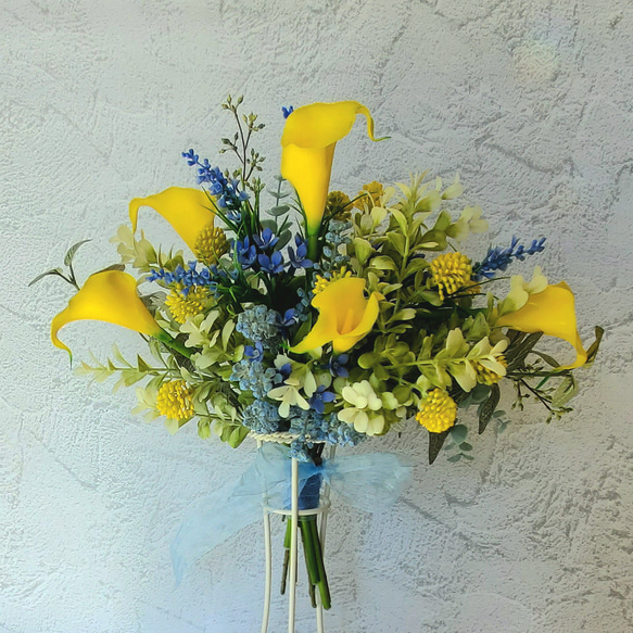 黄色のカラーと青い小花の花束スワッグ*約40cm*『Creema限定』 10枚目の画像
