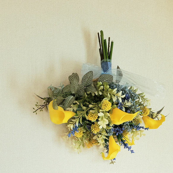 黄色のカラーと青い小花の花束スワッグ*約40cm*『Creema限定』 8枚目の画像