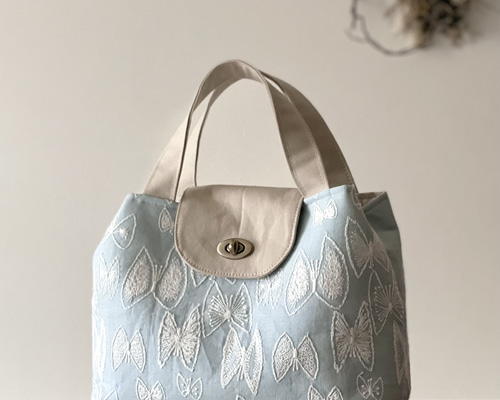 aa7a4c774a7f4775bca62c48fc70b3