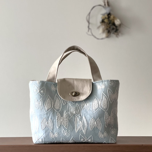 ミナペルホネン skyful 本革　ハンドバッグ　レア　貴重　ブルー ミナペルホネン skyful 本革 バッグ ハンドバッグ レア 貴重 ブルー