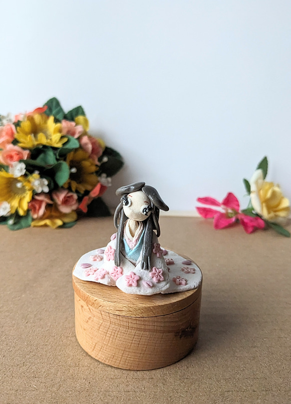 木製小物入れ　平安の日本人形　着物の女の子　お雛様 2枚目の画像