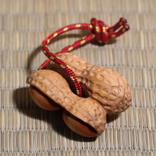 木彫刻 根付「落花生」一木造り 黄楊 木彫り ラッカセイ 彫刻 森 和輝