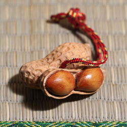 木彫刻 根付「落花生」一木造り 黄楊 木彫り ラッカセイ 彫刻 森 和輝