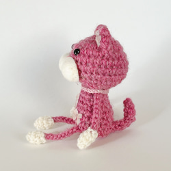 リボンのイヤリングがお似合いなピンク色の可愛いねこぴ【猫 / キーホルダー】 4枚目の画像