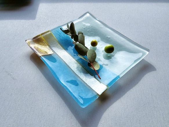 ガラスの器　金属箔角皿15㎝ 1枚目の画像