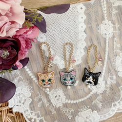 新作/猫さん刺繍と花束ビジューのバッグチャーム♡ | iichi 日々