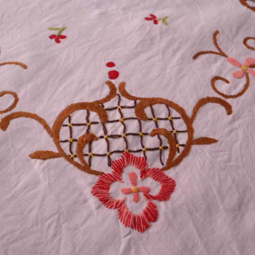 フランスの手仕事/フォークロアなお花の手刺繍 テーブルクロス