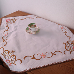 フランスの手仕事/フォークロアなお花の手刺繍 テーブルクロス・テーブルマット5点セット (ヴィンテージ) 13枚目の画像