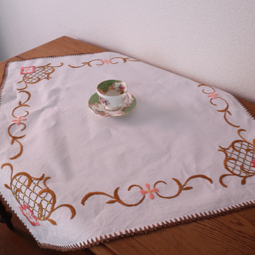 2枚あり 白糸刺繍が可愛いランチョンマット フランス