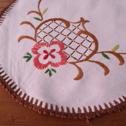 フランスの手仕事/フォークロアなお花の手刺繍 テーブルクロス・テーブルマット5点セット (ヴィンテージ) 18枚目の画像