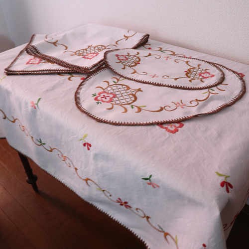 vintage 刺繍テーブルクロス