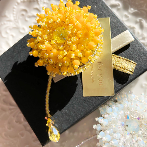 ビーズ刺繍 yellowたんぽぽのブローチ ブローチ Lien 通販 17118207
