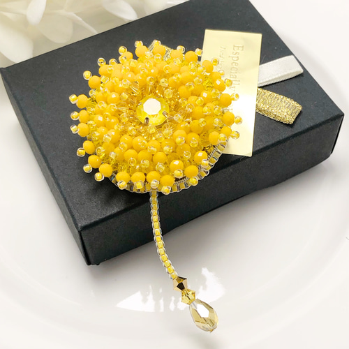 ビーズ刺繍 yellowたんぽぽのブローチ ブローチ Lien 通販 17118207