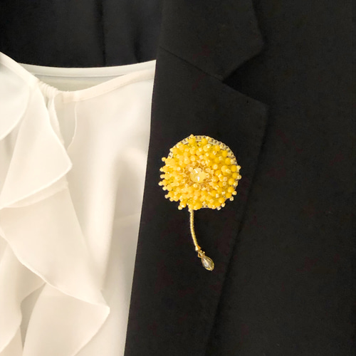 ビーズ刺繍 yellowたんぽぽのブローチ ブローチ Lien 通販 17118207