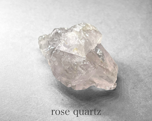 ローズクオーツ　レインボー rose quartz / ローズクォーツ原石 H ( レインボーあり ) 天然石